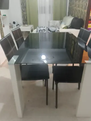 Mesa negra moderna