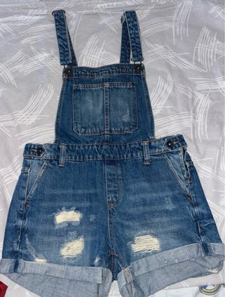 Peto vaquero corto desgastado