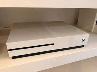 Xbox One S Blanca + 4 Juegos + 2 Mandos