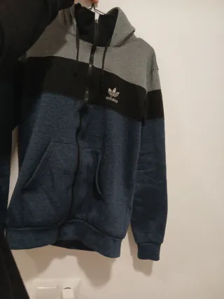 Sudadera Adidas gris y azul