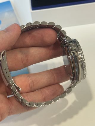 Reloj Seiko 5 Automático Rojo y Plateado