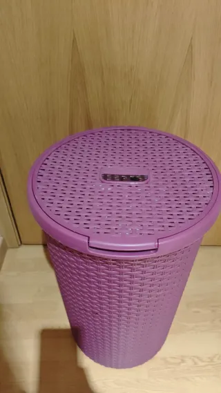 Cesto de ropa Curver púrpura