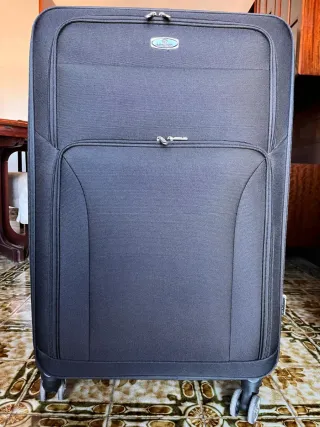 Maleta de viaje azul nueva a estrenar