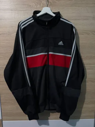 Chaqueta Adidas Negra y Roja