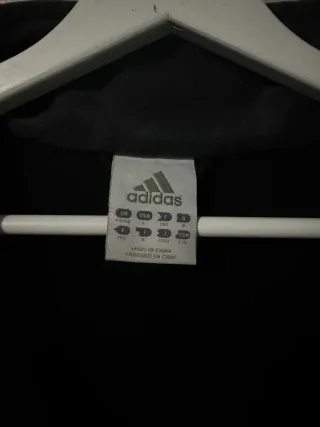 Chaqueta Adidas Negra y Roja