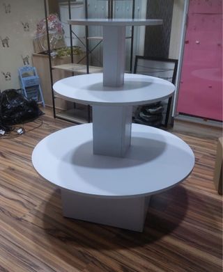 Expositor blanco 3 pisos redondo