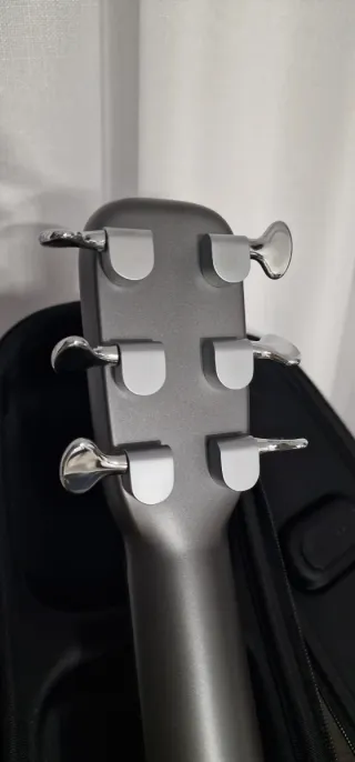 Guitarra Acùstica de carbono 36"