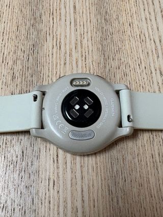 Garmin Venu 2S Dorado y Beige