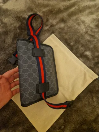 Riñonera Gucci GG Supreme Gris
