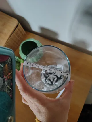 Vaso alto de cristal transparente con estrellas