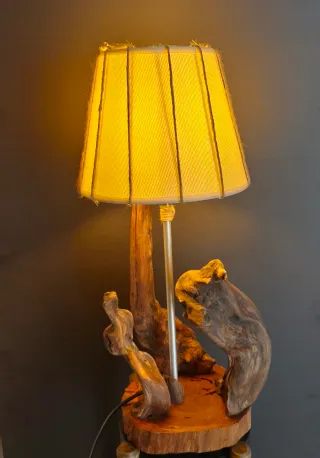 Lampada in legno e tessuto