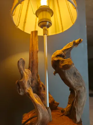 Lampada in legno e tessuto