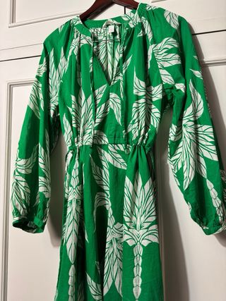 Vestido verde estampado hojas