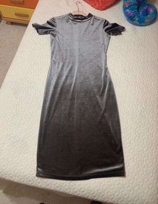 Vestido de terciopelo gris