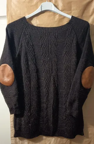 Jersey Marrón con Hilos Dorados y Parches