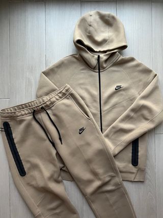 Chándal Nike Tech Fleece Beige.