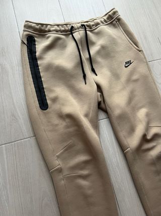 Chándal Nike Tech Fleece Beige.