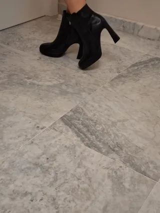 Botín tacón alto negro