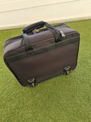 Maletín Nilox con ruedas