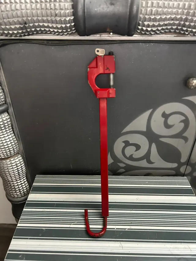 Barra antirrobo coche