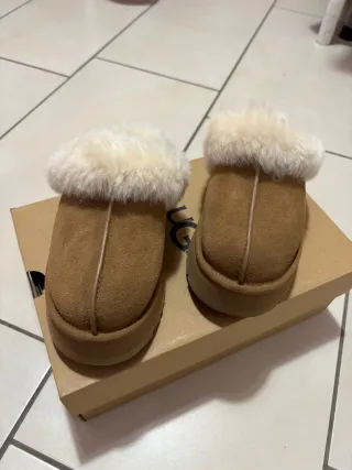 UGG Disquette Ciabatte Castagna