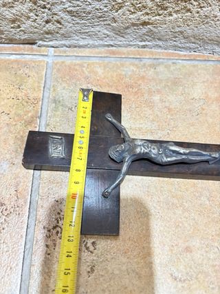 Crocifisso antico in legno e metallo