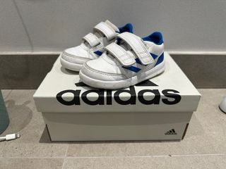 Deportivo Adidas niño blanco y azul Talla 22