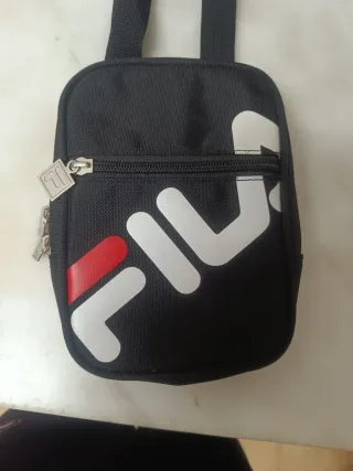 Riñonera Fila Negra y Roja Sin Usar