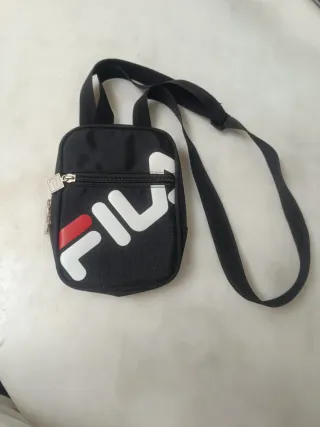Riñonera Fila Negra y Roja Sin Usar
