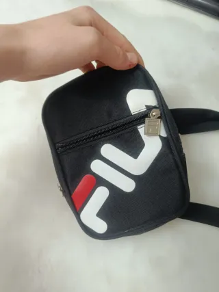 Riñonera Fila Negra y Roja Sin Usar