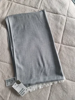 Fular gris nuevo sin estrenar