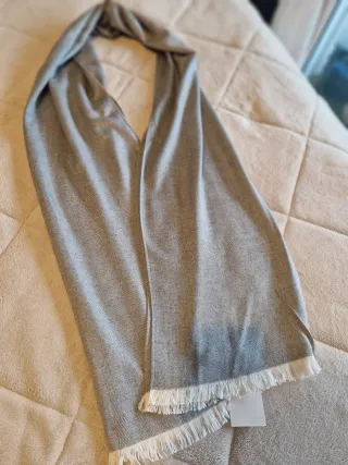 Fular gris nuevo sin estrenar