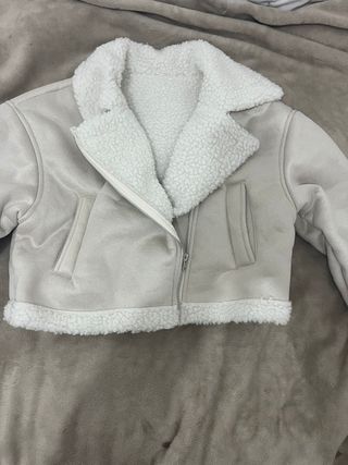 Abrigo mujer beige y blanco