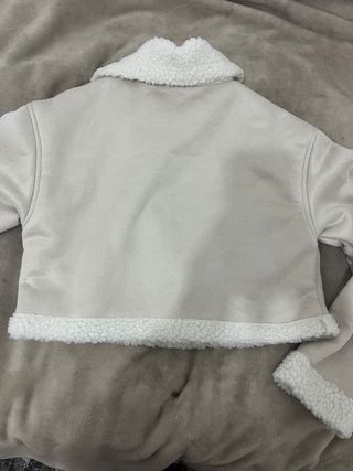 Abrigo mujer beige y blanco