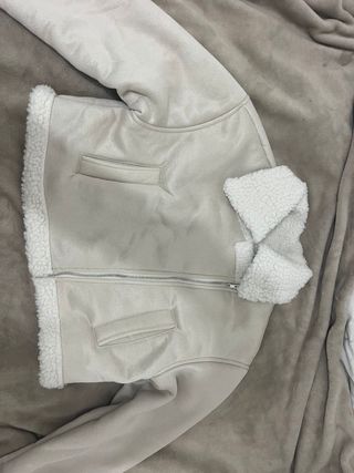 Abrigo mujer beige y blanco