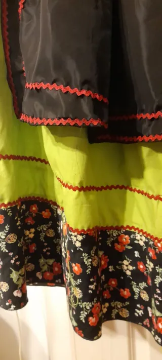 Traje casera mujer talla m/l rojo, negro, verde