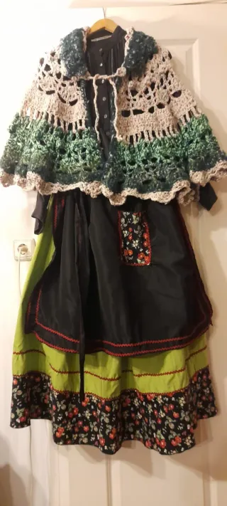 Traje casera mujer talla m/l rojo, negro, verde