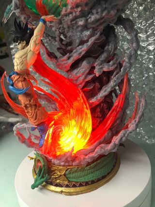 Figura Goku Super Saiyan Dios