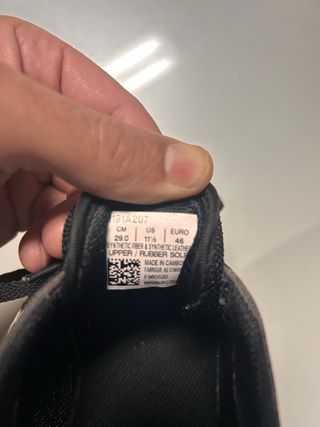 Zapatillas Asics Negras y Blancas