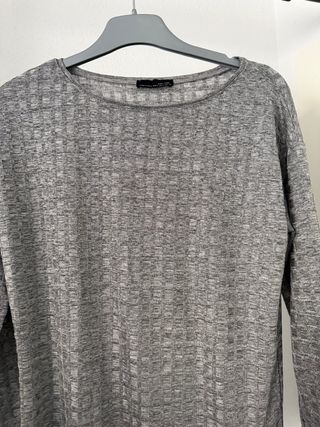 Camiseta gris manga larga