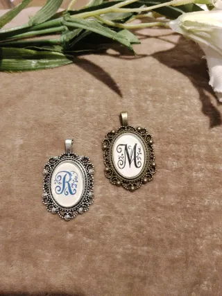 Colgante Fallera Inicial plata o dorado envejecido