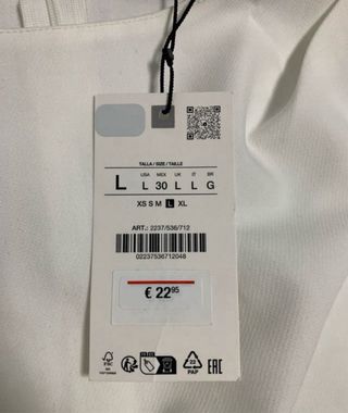 Pantalones Zara negros y camiseta blanca estrenar