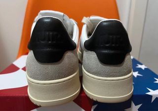 Autry Sneakers Blancas y Negras