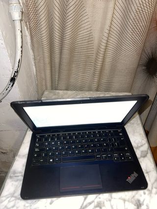 Portátil Lenovo ThinkPad Negro