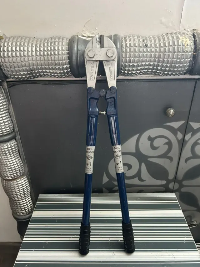 Tenaza corta remaches 8 mm