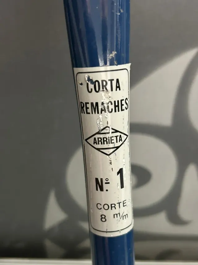 Tenaza corta remaches 8 mm