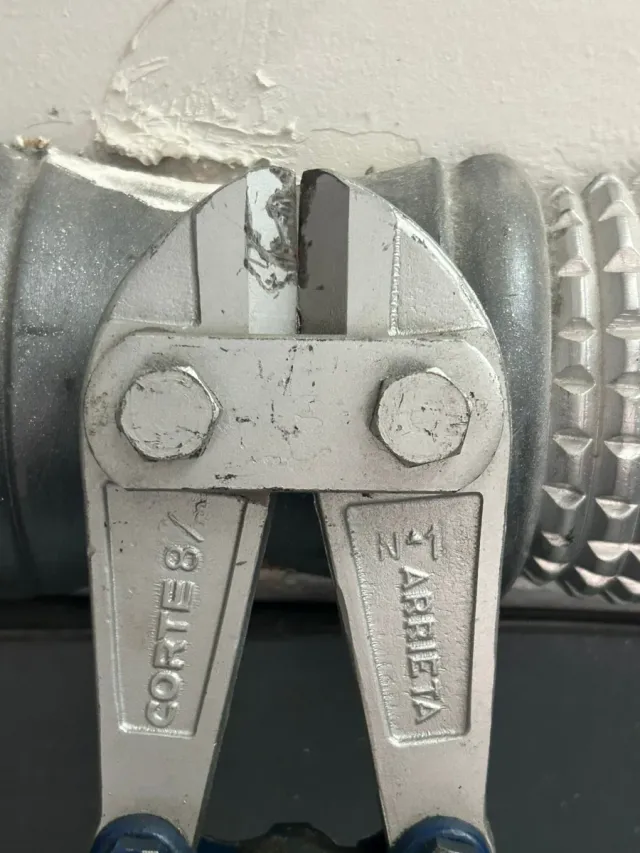 Tenaza corta remaches 8 mm