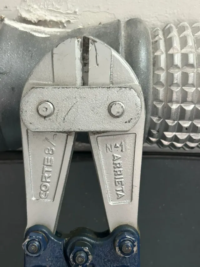 Tenaza corta remaches 8 mm