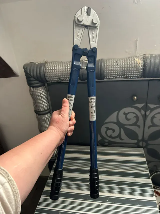 Tenaza corta remaches 8 mm