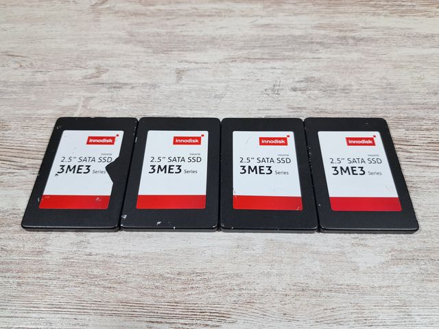4 x SSD Innodisk 3ME3 64GB